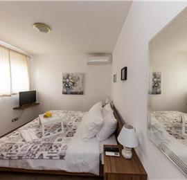 4 Bedroom Villa with Sea View, Pool and Jacuzzi near Trogir, Sleeps 8-10